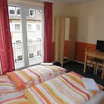 בית הארחה Gaestehaus Grupello 2*