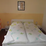 בית הארחה Gaestehaus Grupello 2*